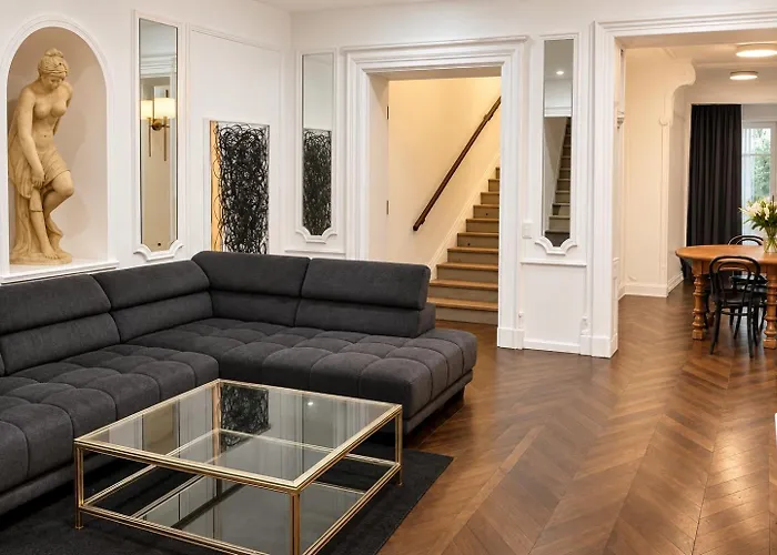 Heritage Chic - Center
